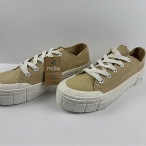Mad Love Beige and White women’s size 11